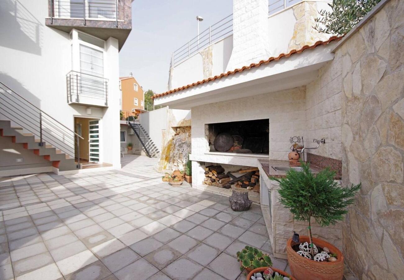 Apartments Javi - Free Private Parking Trogir Zewnętrze zdjęcie